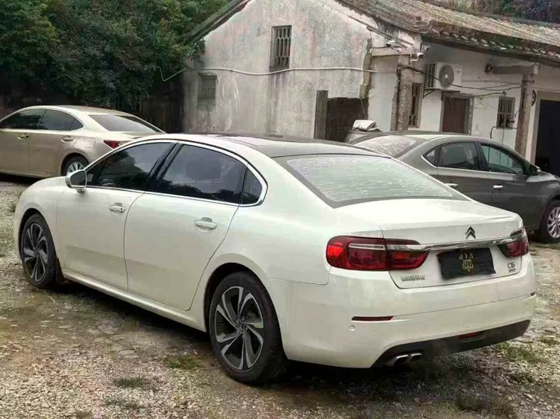 雪铁龙C6 后面外观一