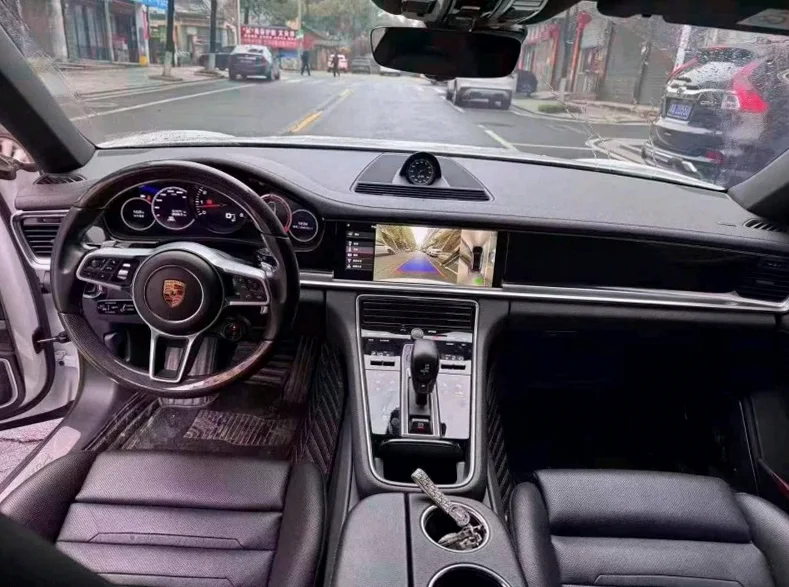 保时捷帕拉梅拉 后面外观三