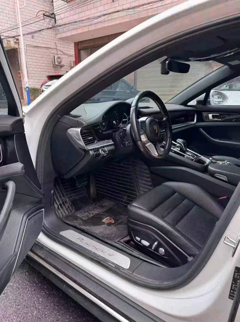 保时捷帕拉梅拉 后面外观一