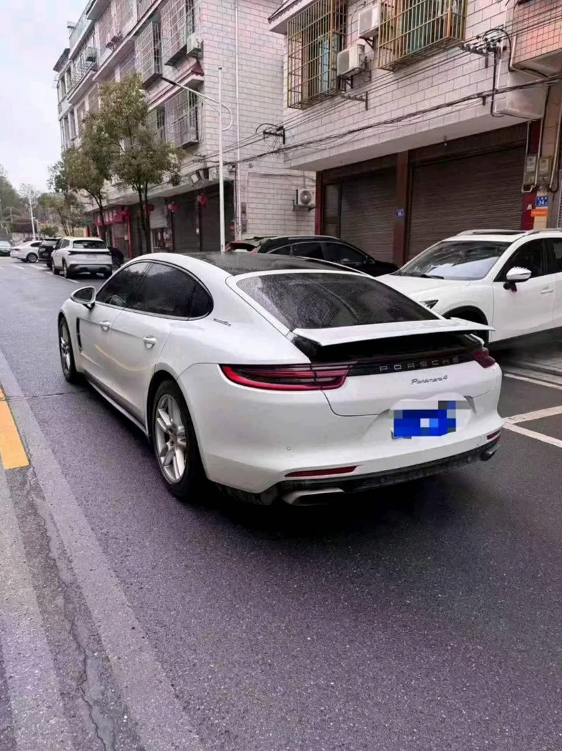 保时捷帕拉梅拉 内饰后排