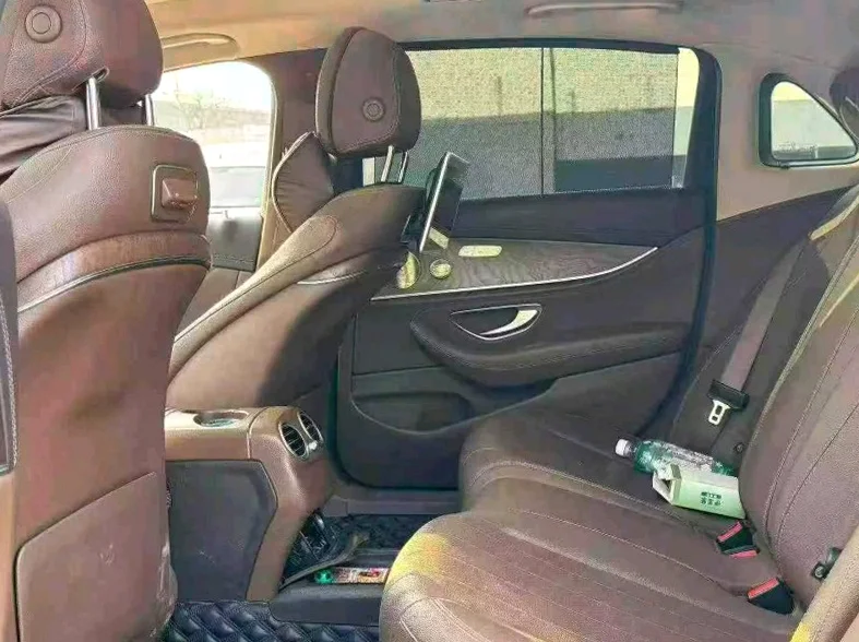 奔驰E 后面外观二