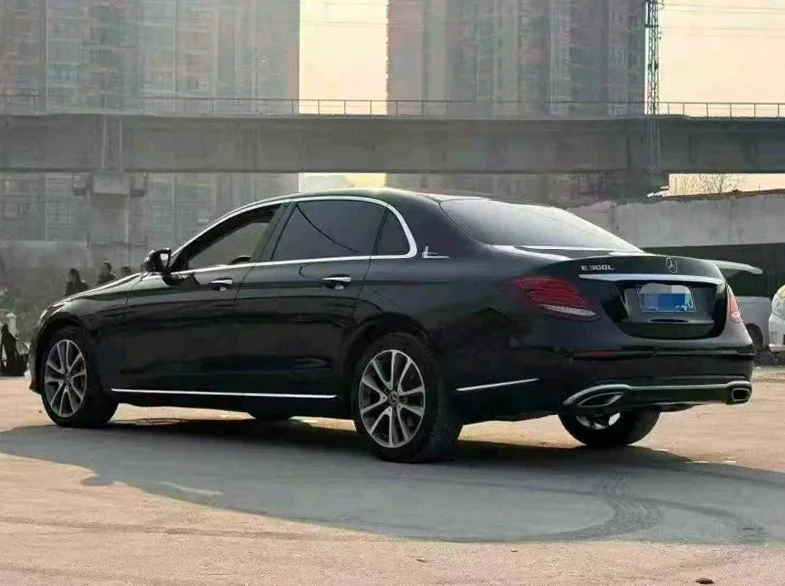 奔驰E 内饰前排