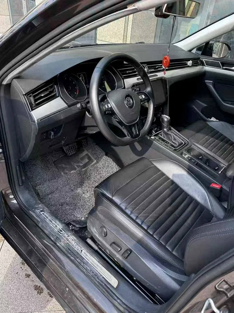 大众迈腾 后面外观一