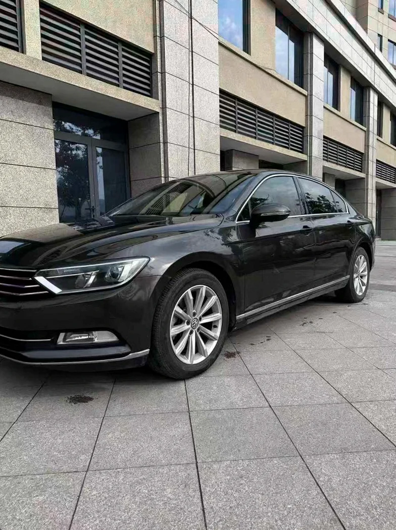 大众迈腾 正面外观二