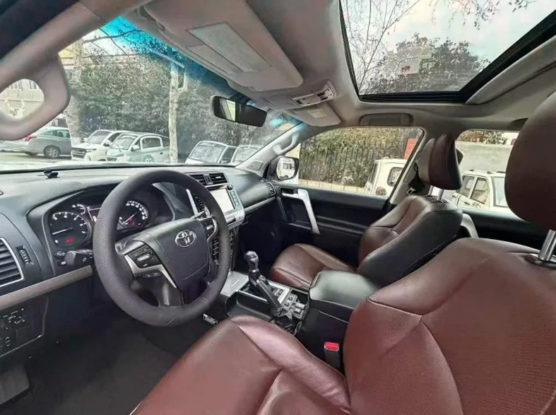 丰田普拉多 后面外观一