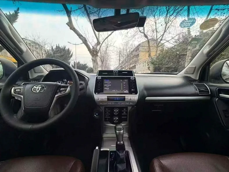 丰田普拉多 后面外观三