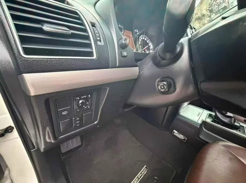 丰田普拉多 内饰后排