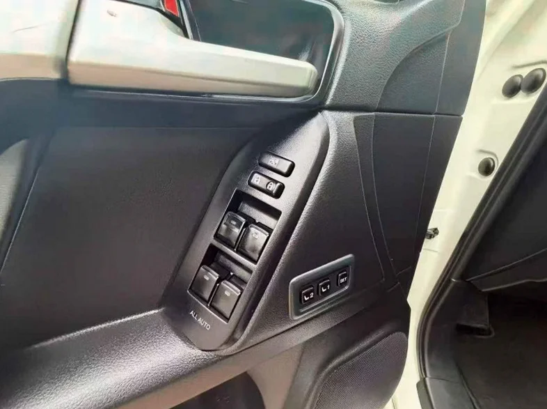 丰田普拉多 内饰前排