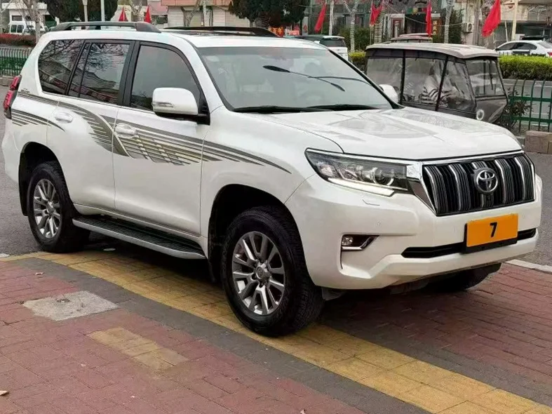 丰田普拉多 正面外观二