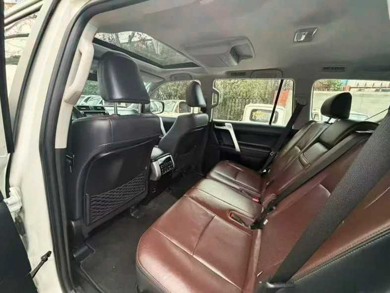 丰田普拉多 后面外观二