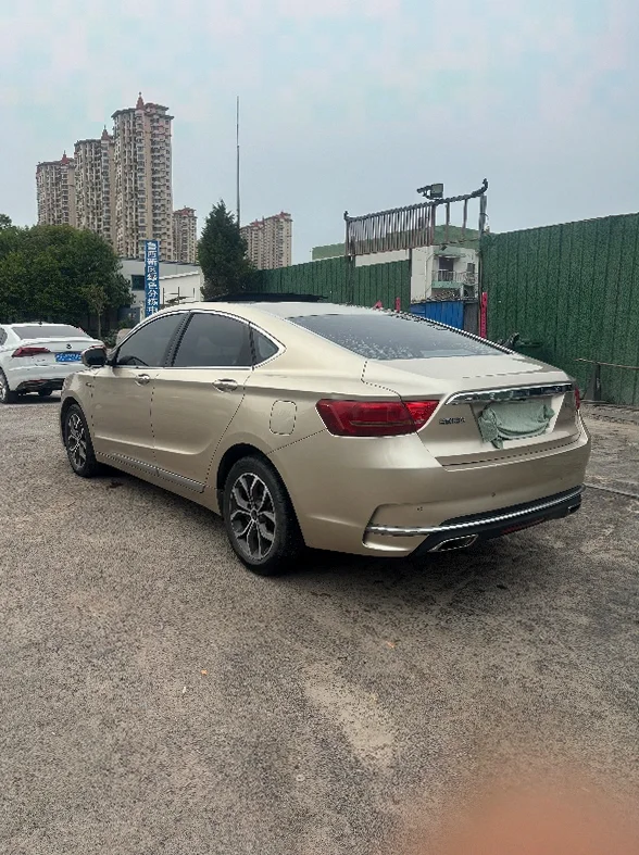 吉利博瑞 内饰前排