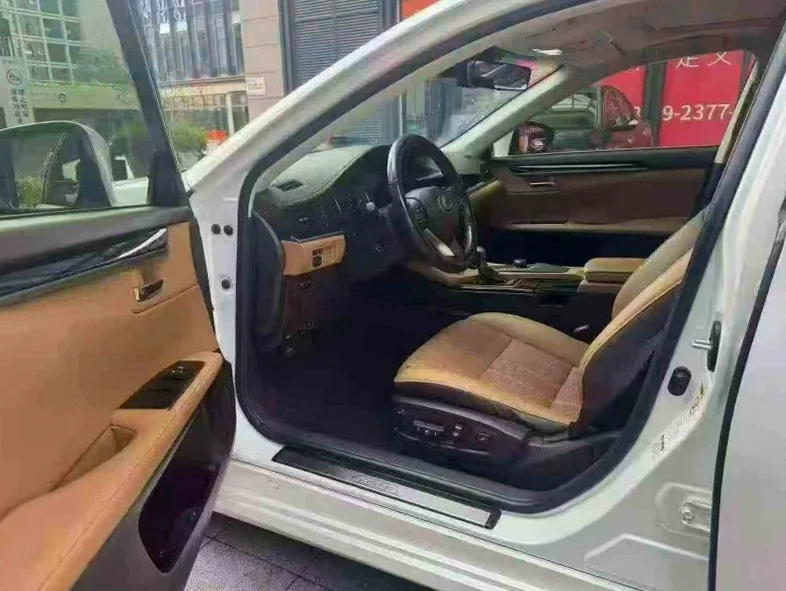 雷克萨斯ES 后面外观三