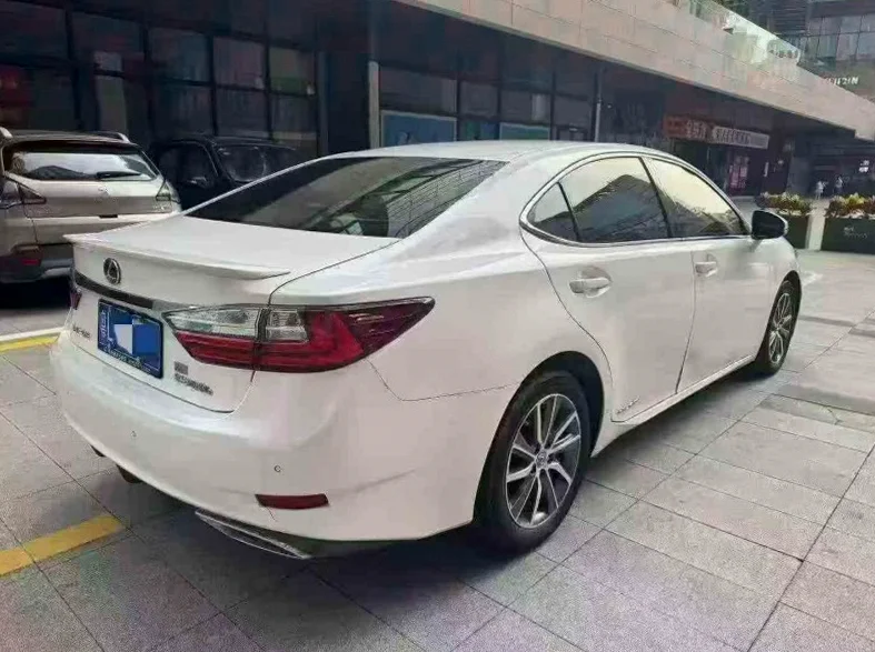 雷克萨斯ES 驾驶室