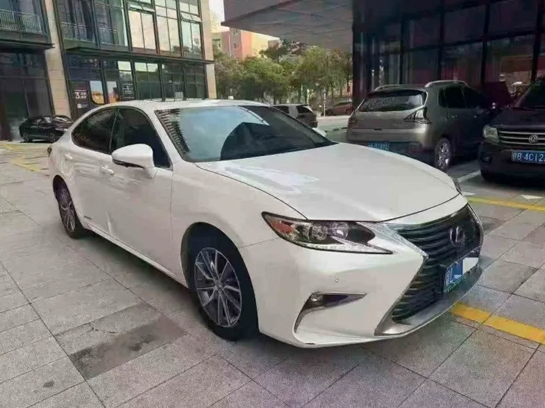 雷克萨斯ES 正面外观二