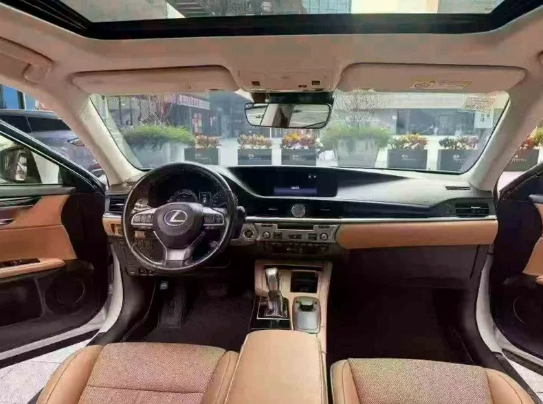 雷克萨斯ES 后面外观一