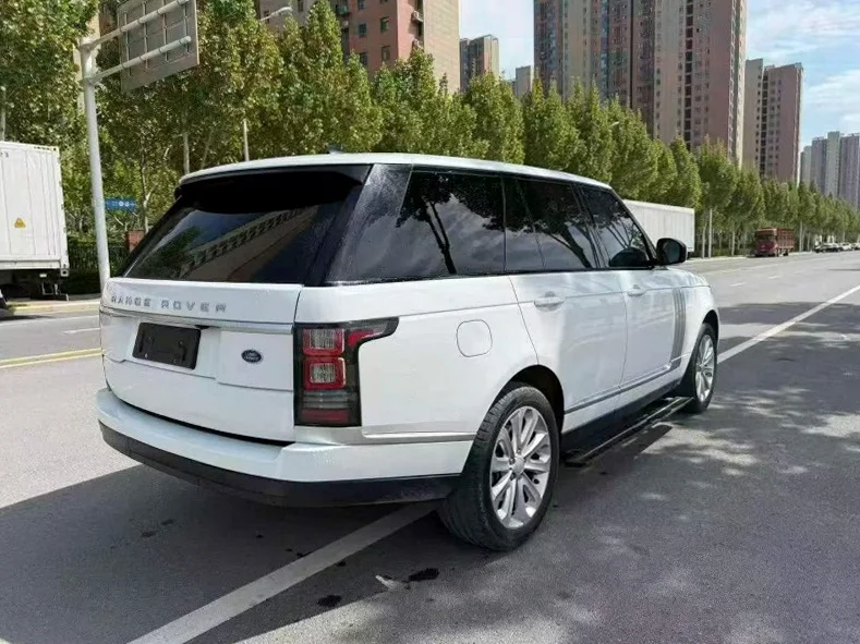 路虎揽胜行政 内饰后排