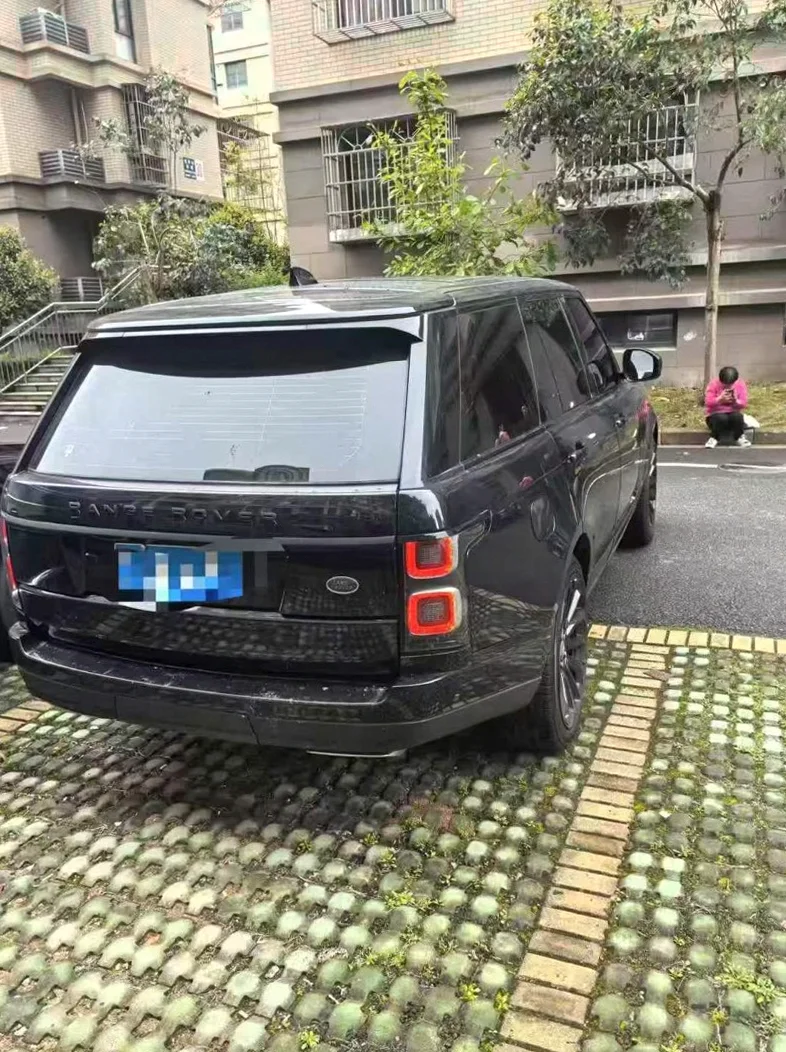 路虎揽胜行政 驾驶室