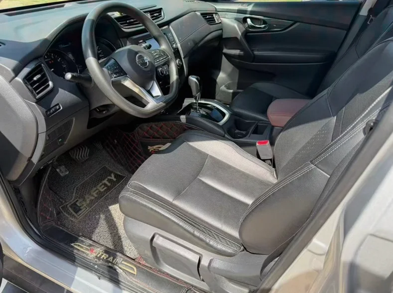 日产奇骏 后面外观一