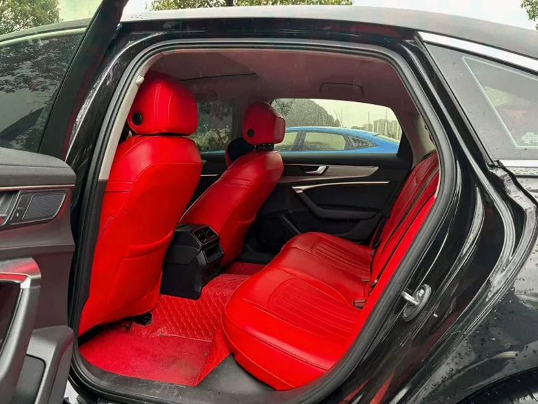 奥迪A6L 后面外观三