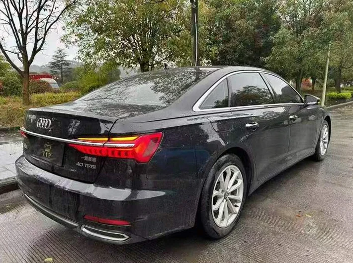 奥迪A6L 内饰后排