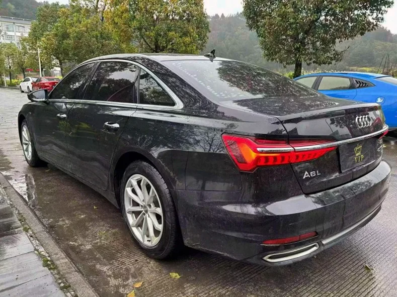 奥迪A6L 内饰前排