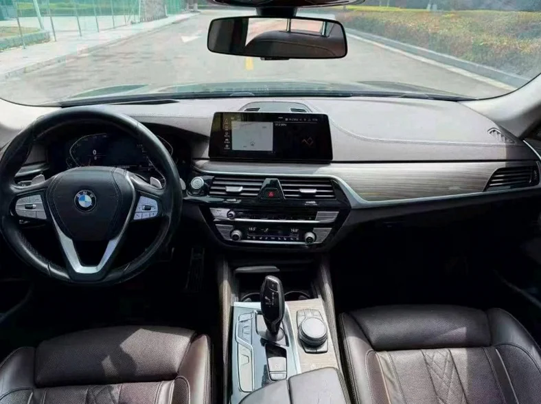 宝马5系 后面外观一