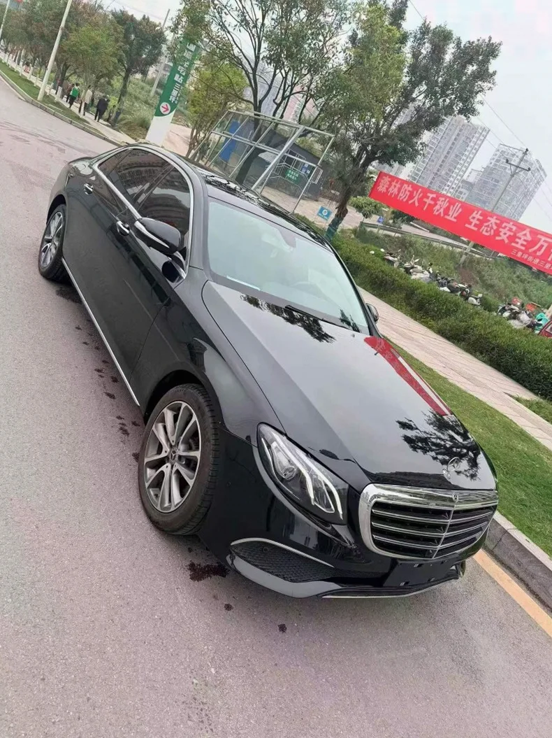 奔驰E 正面外观三