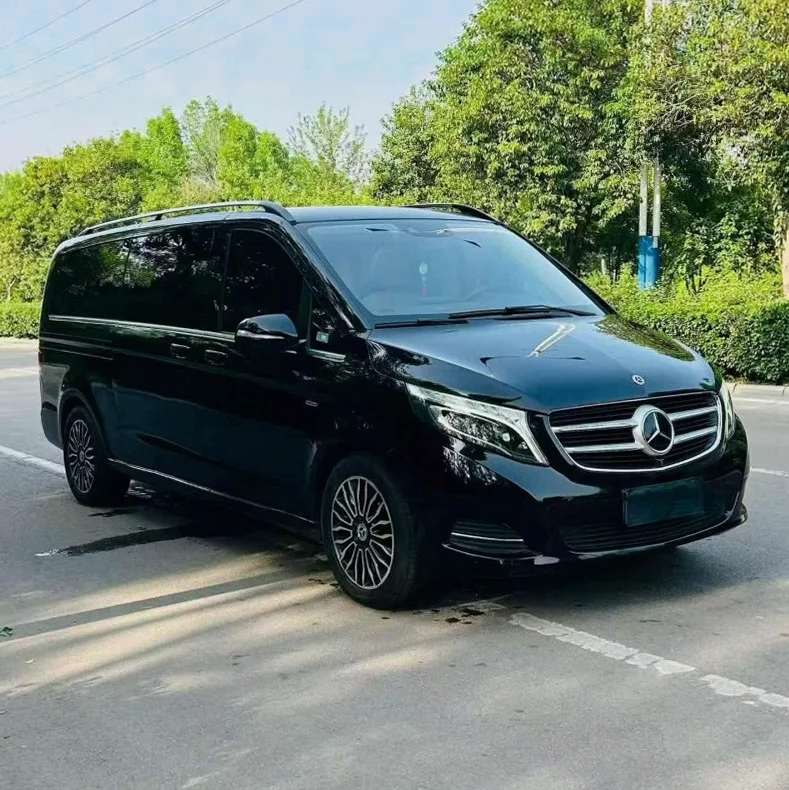 奔驰V 正面外观二