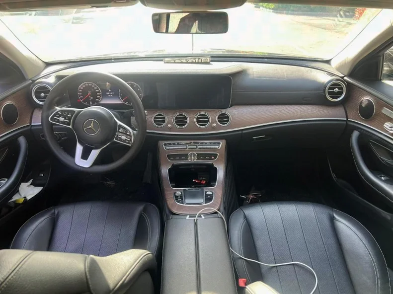 奔驰E 后面外观二