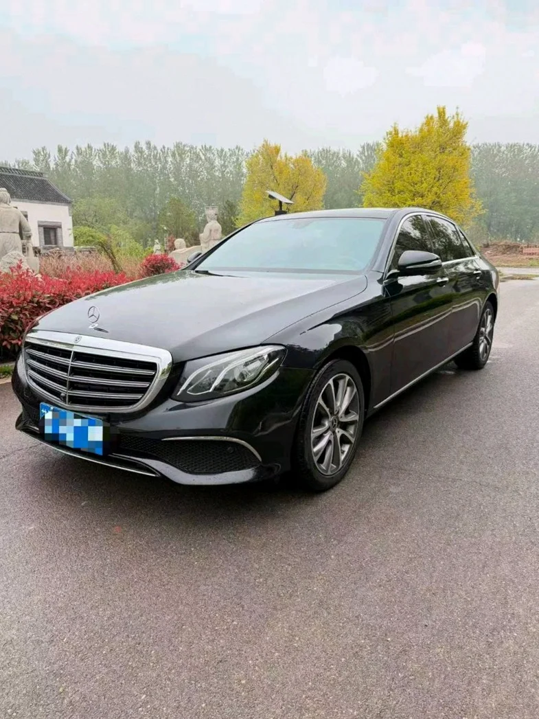 奔驰E 正面外观二