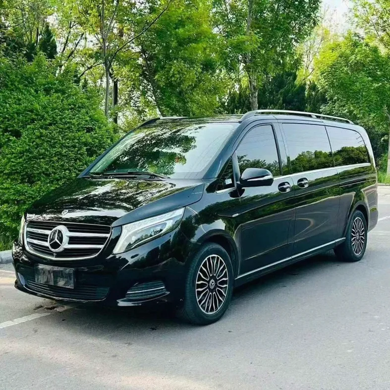 奔驰V 正面外观三