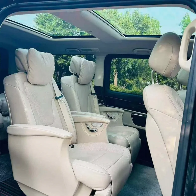 奔驰V 后面外观三