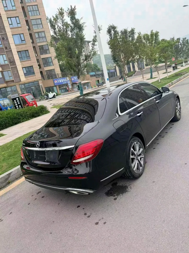 奔驰E 内饰前排