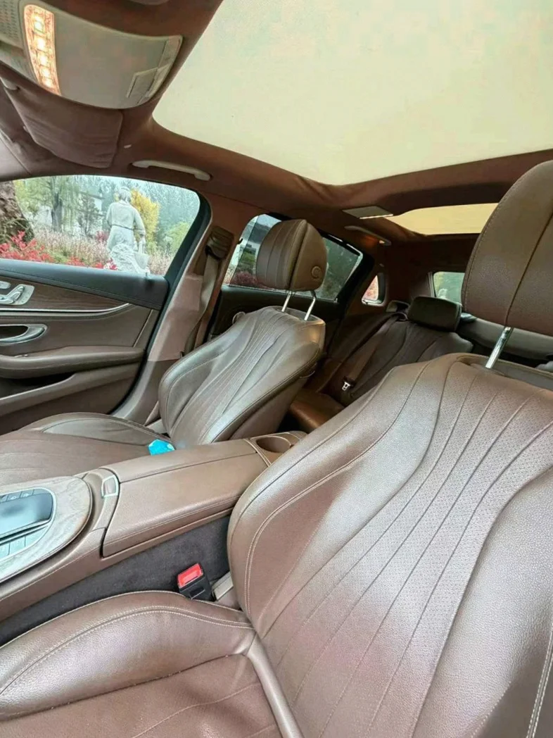 奔驰E 后面外观二