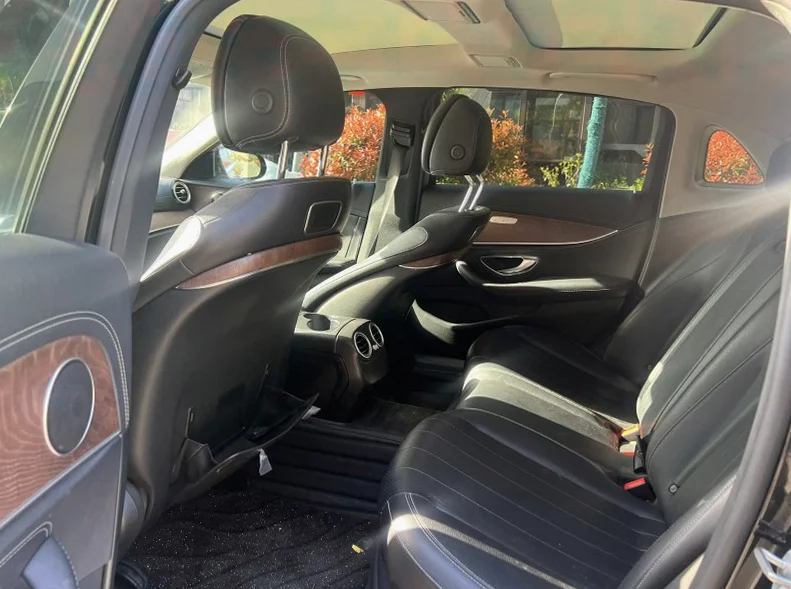 奔驰E 后面外观三