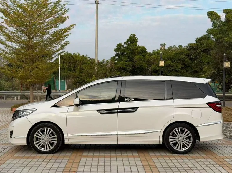 本田艾力绅 正面外观三