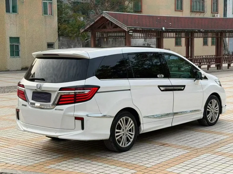 本田艾力绅 内饰后排