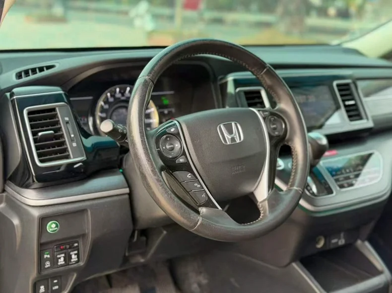 本田艾力绅 后面外观二