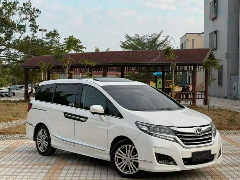 本田艾力绅 正面外观二