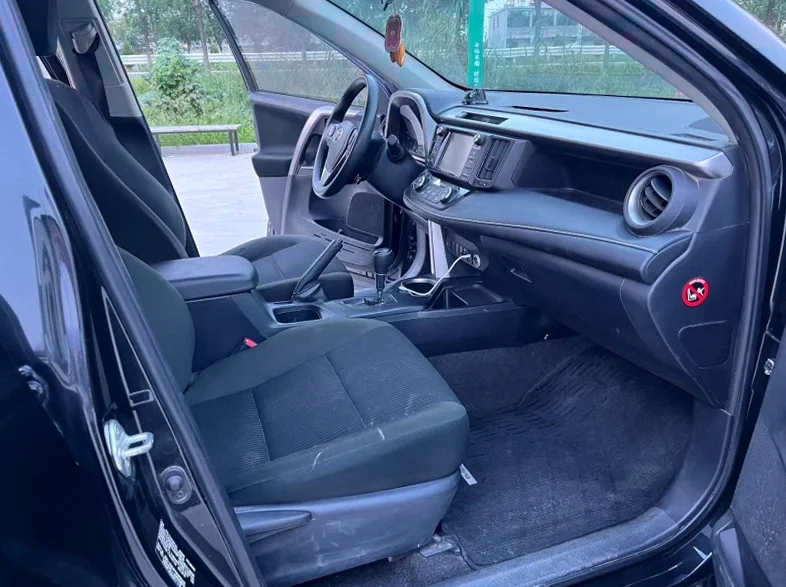 丰田RAV4 后面外观一