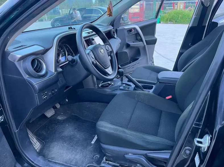 丰田RAV4 正面外观三