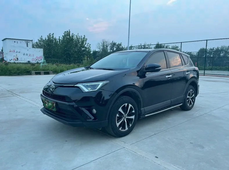 丰田RAV4 正面外观二