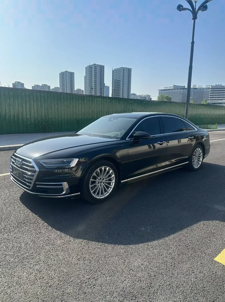 奥迪A8L 正面外观二