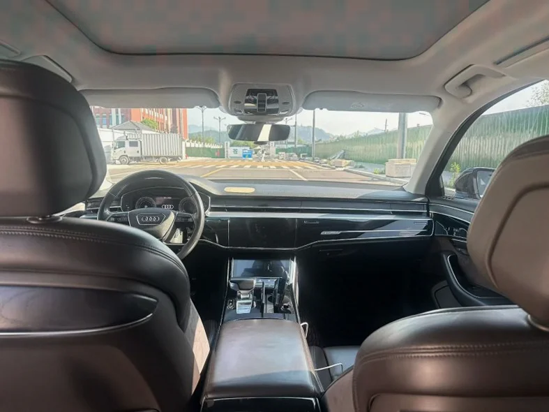 奥迪A8L 后面外观二