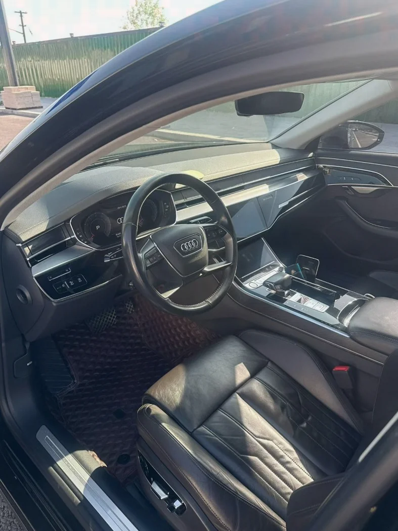 奥迪A8L 后面外观一