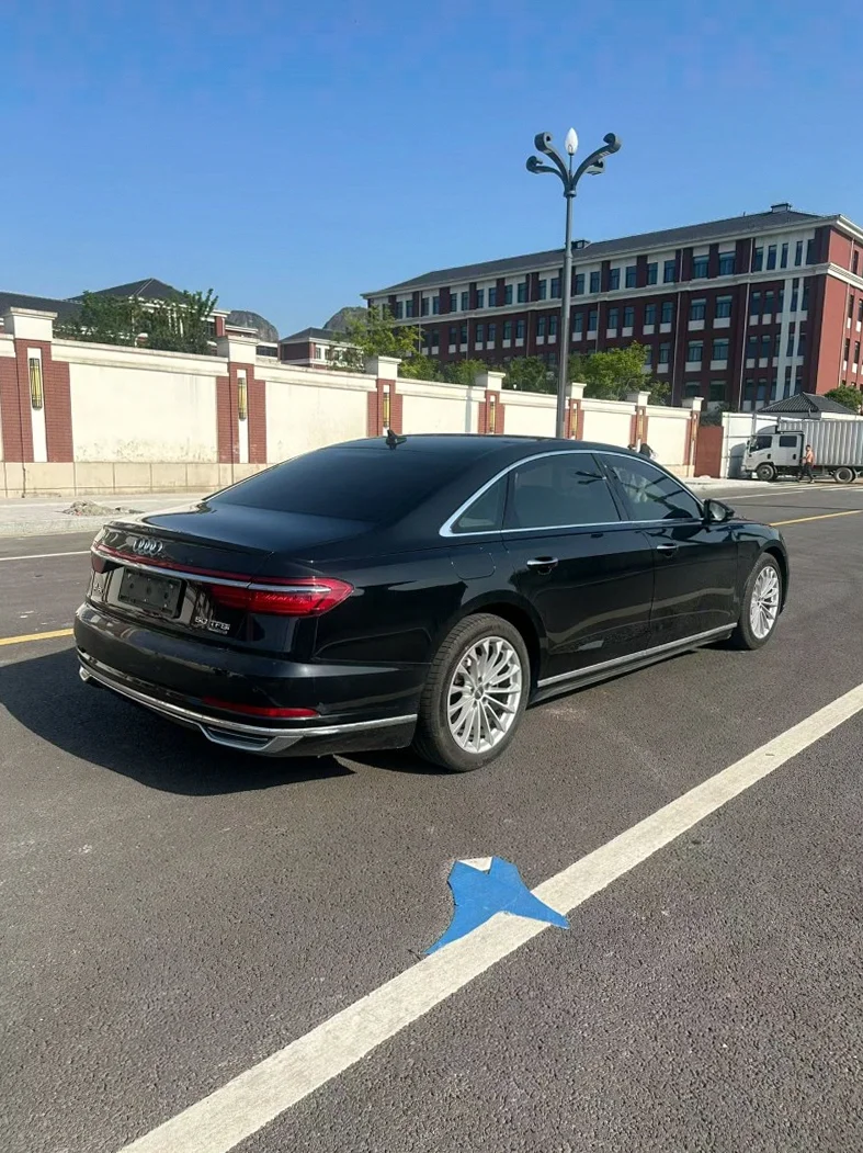 奥迪A8L 内饰后排