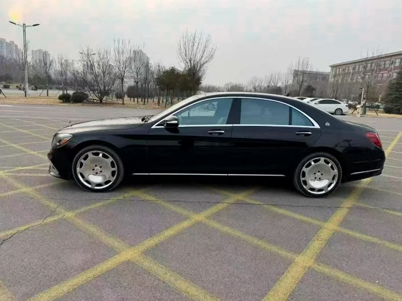 奔驰S 正面外观三