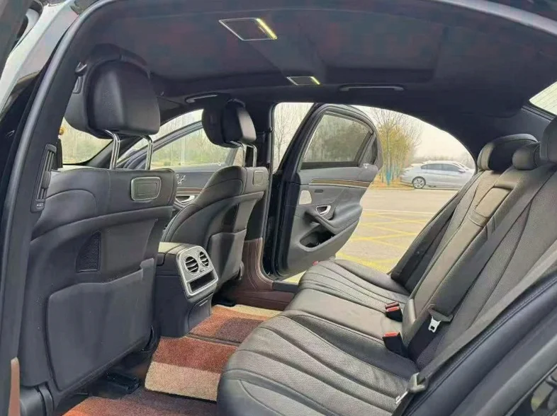 奔驰S 内饰前排