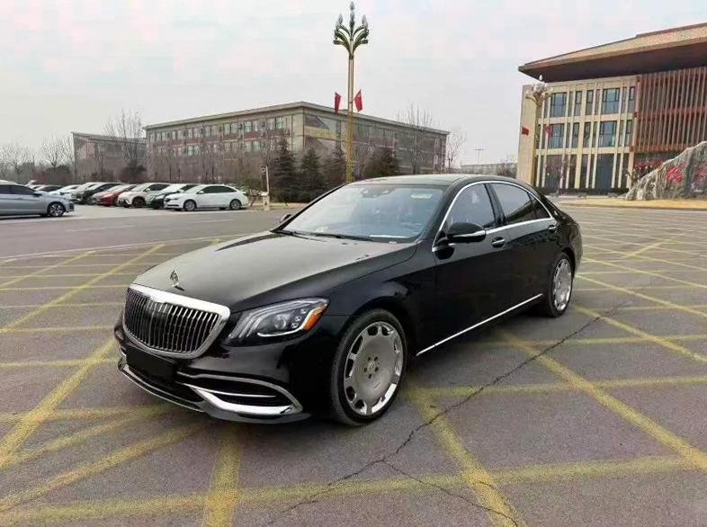 奔驰S 正面外观二