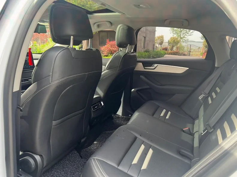 比亚迪秦 后面外观三